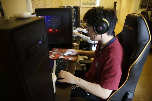 我们拥有赢得这场比赛的所有关键 Aleksib 关于 NAVI 在 ESL Pro League Season 22 中对抗 Mouz 的问题