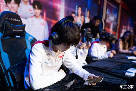 恭喜T1获得六次世界冠军！