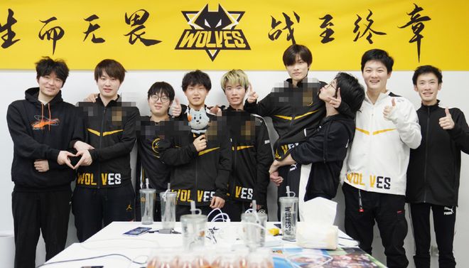 Creme 阿卡丽影舞发展阵容在中期团战中无力， Invictus Gaming 被 Top Esports 淘汰了；
